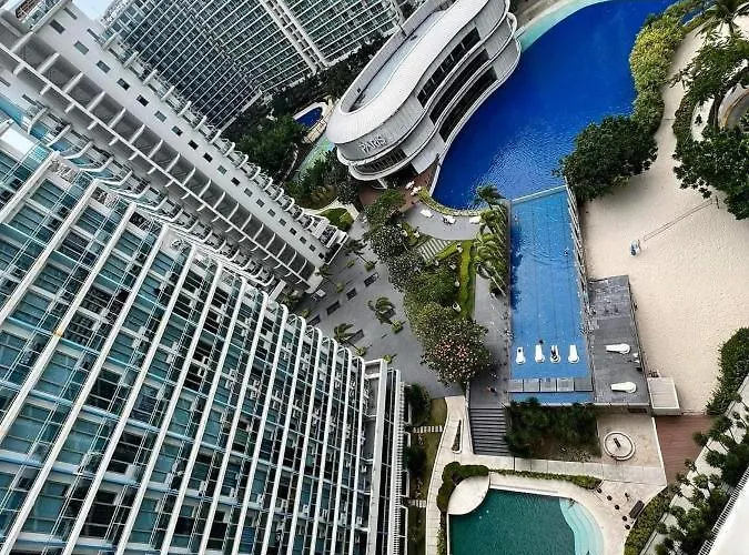 Fresh, Cozy & Aesthetic Unit With Stunning View Near Airport Manila